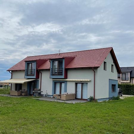Lake View Apartments Near Golf Resort Kuneticka Hora, Dritec 帕尔杜比采 客房 照片