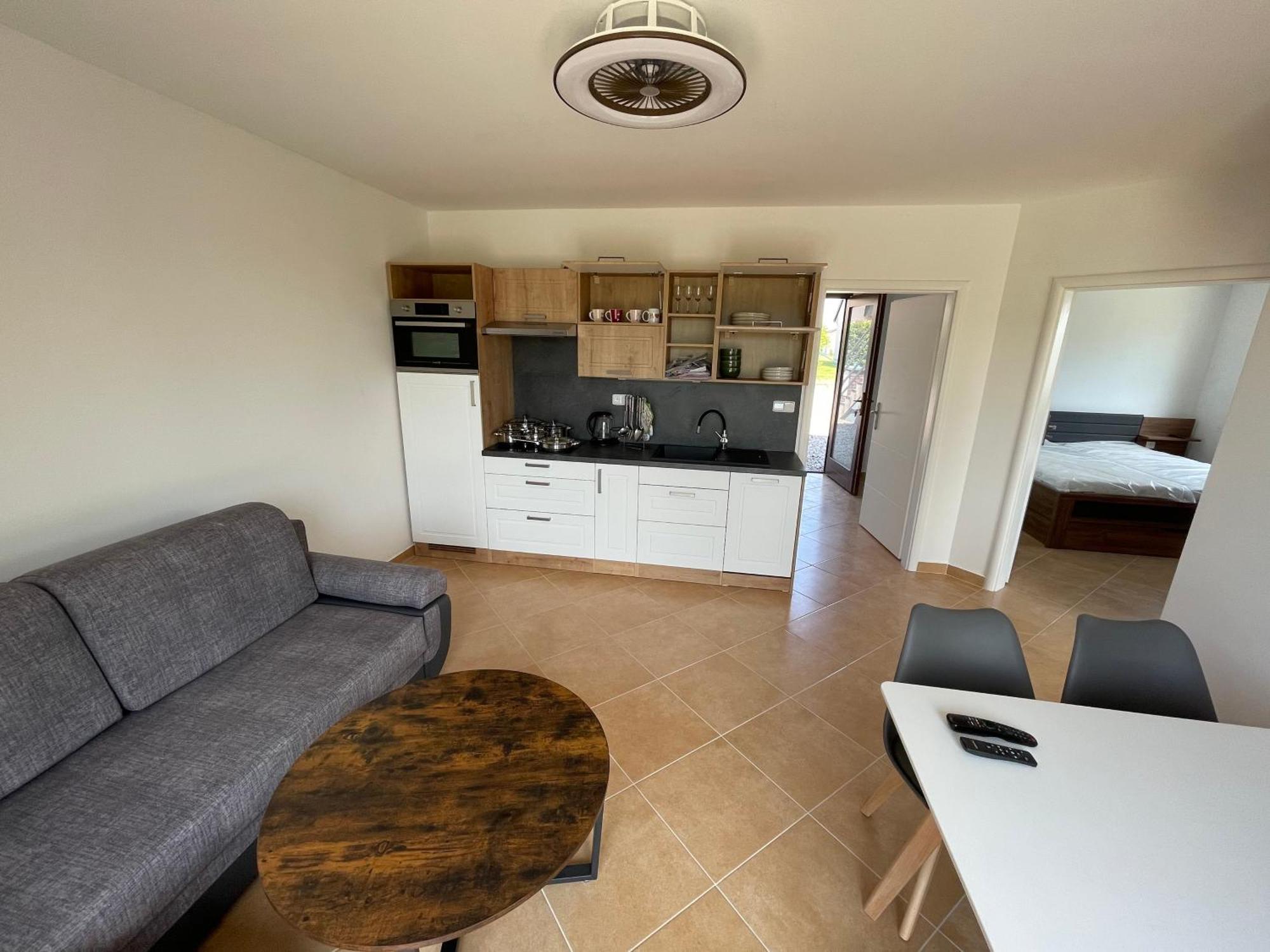 Lake View Apartments Near Golf Resort Kuneticka Hora, Dritec 帕尔杜比采 客房 照片