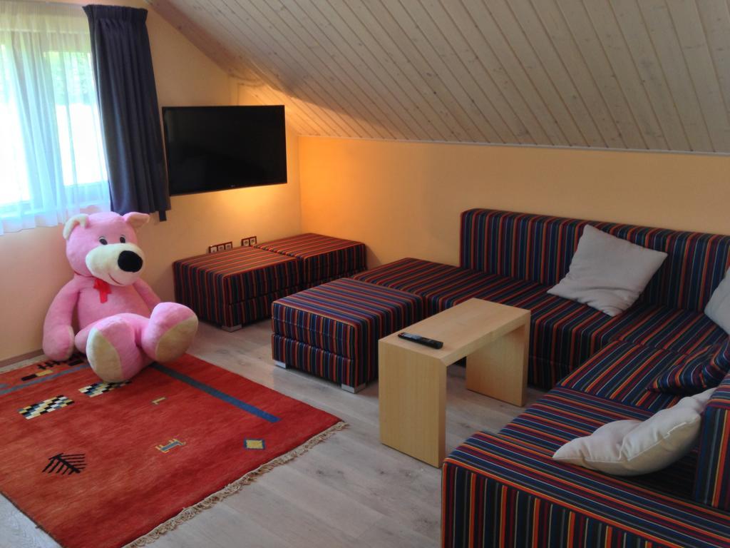 Lake View Apartments Near Golf Resort Kuneticka Hora, Dritec 帕尔杜比采 客房 照片