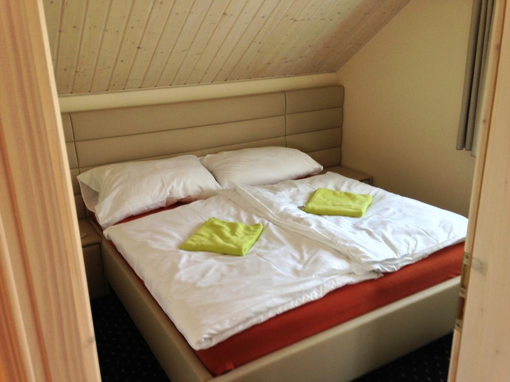 Lake View Apartments Near Golf Resort Kuneticka Hora, Dritec 帕尔杜比采 客房 照片