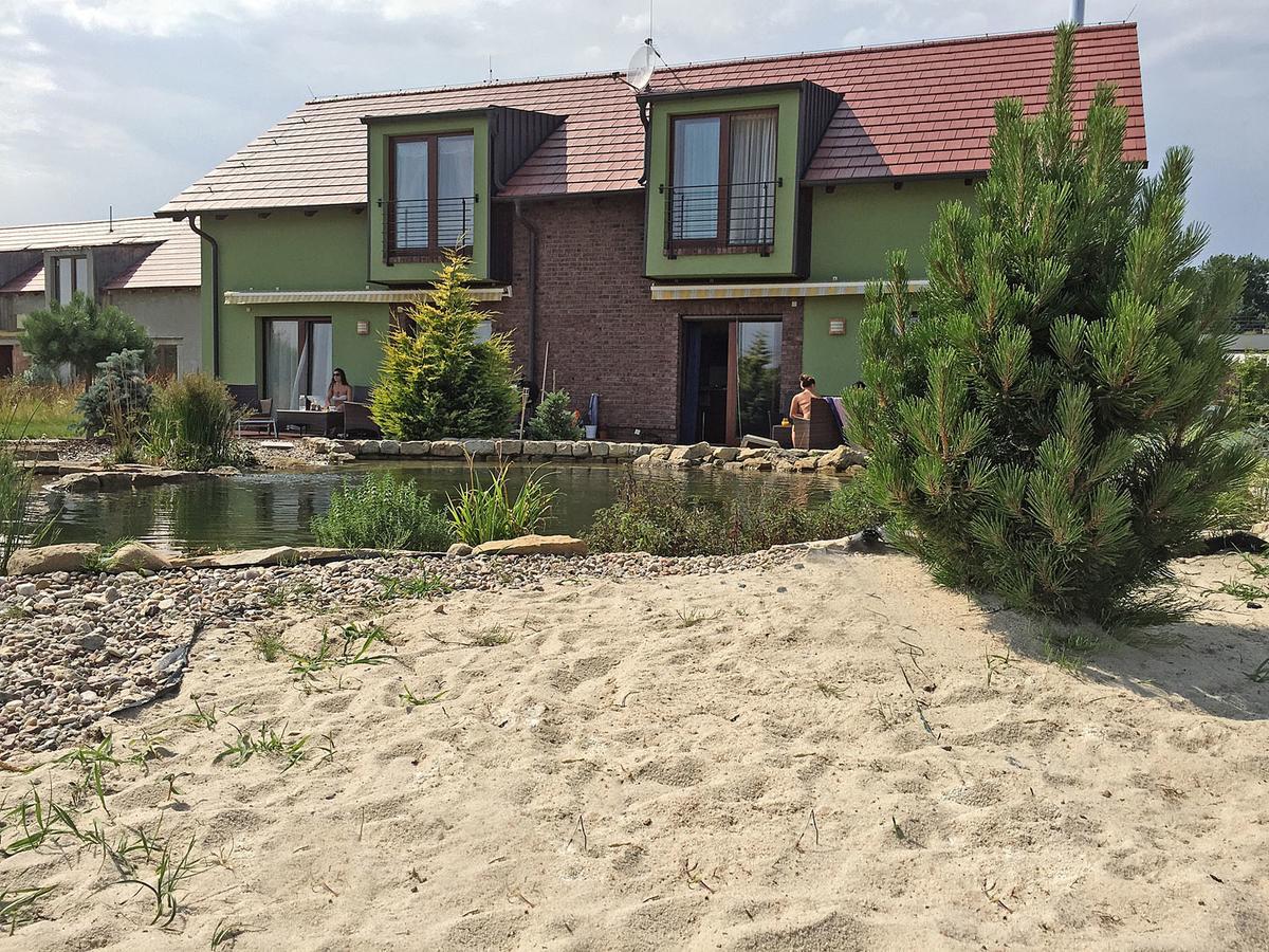 Lake View Apartments Near Golf Resort Kuneticka Hora, Dritec 帕尔杜比采 外观 照片
