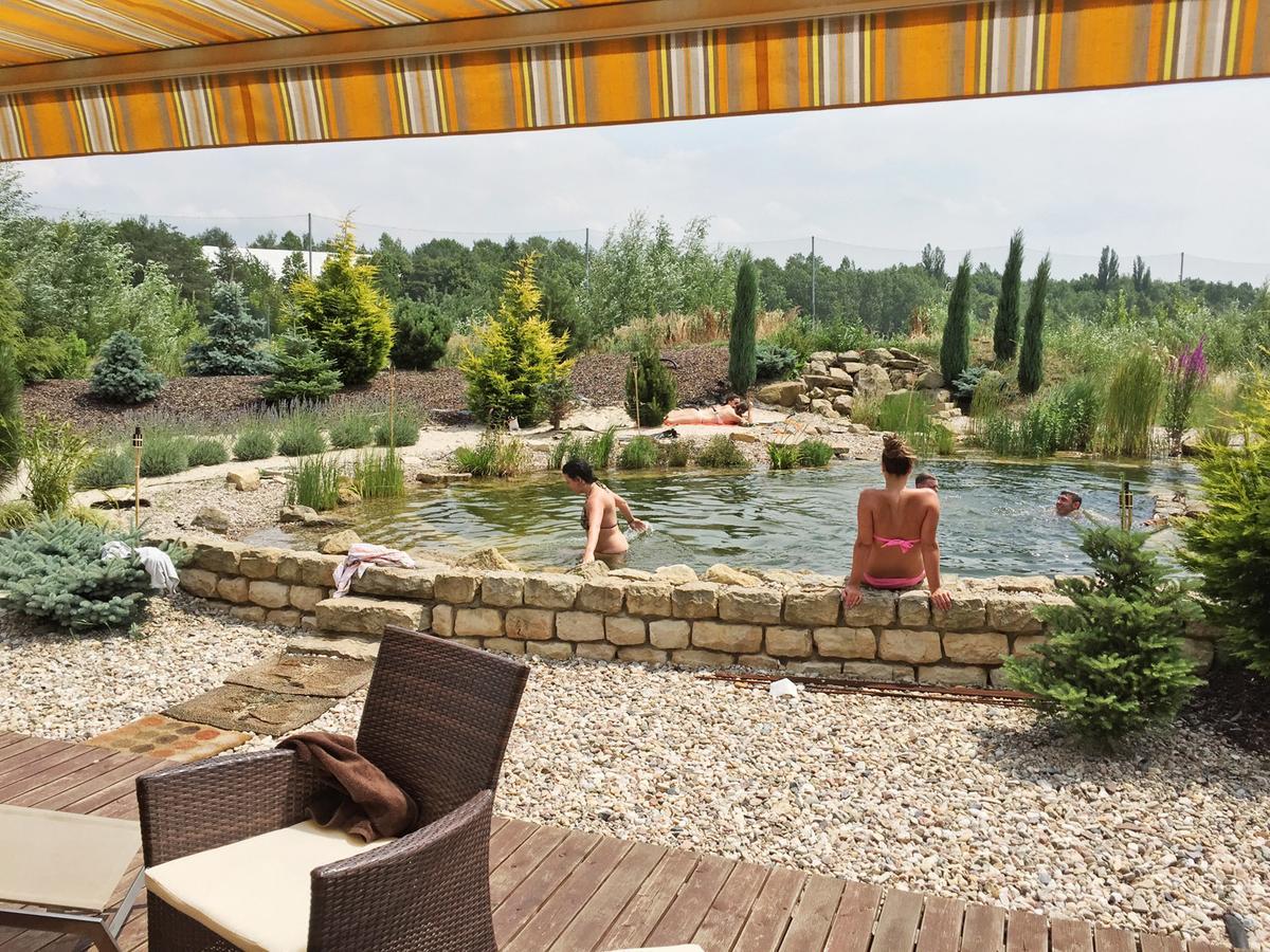 Lake View Apartments Near Golf Resort Kuneticka Hora, Dritec 帕尔杜比采 外观 照片