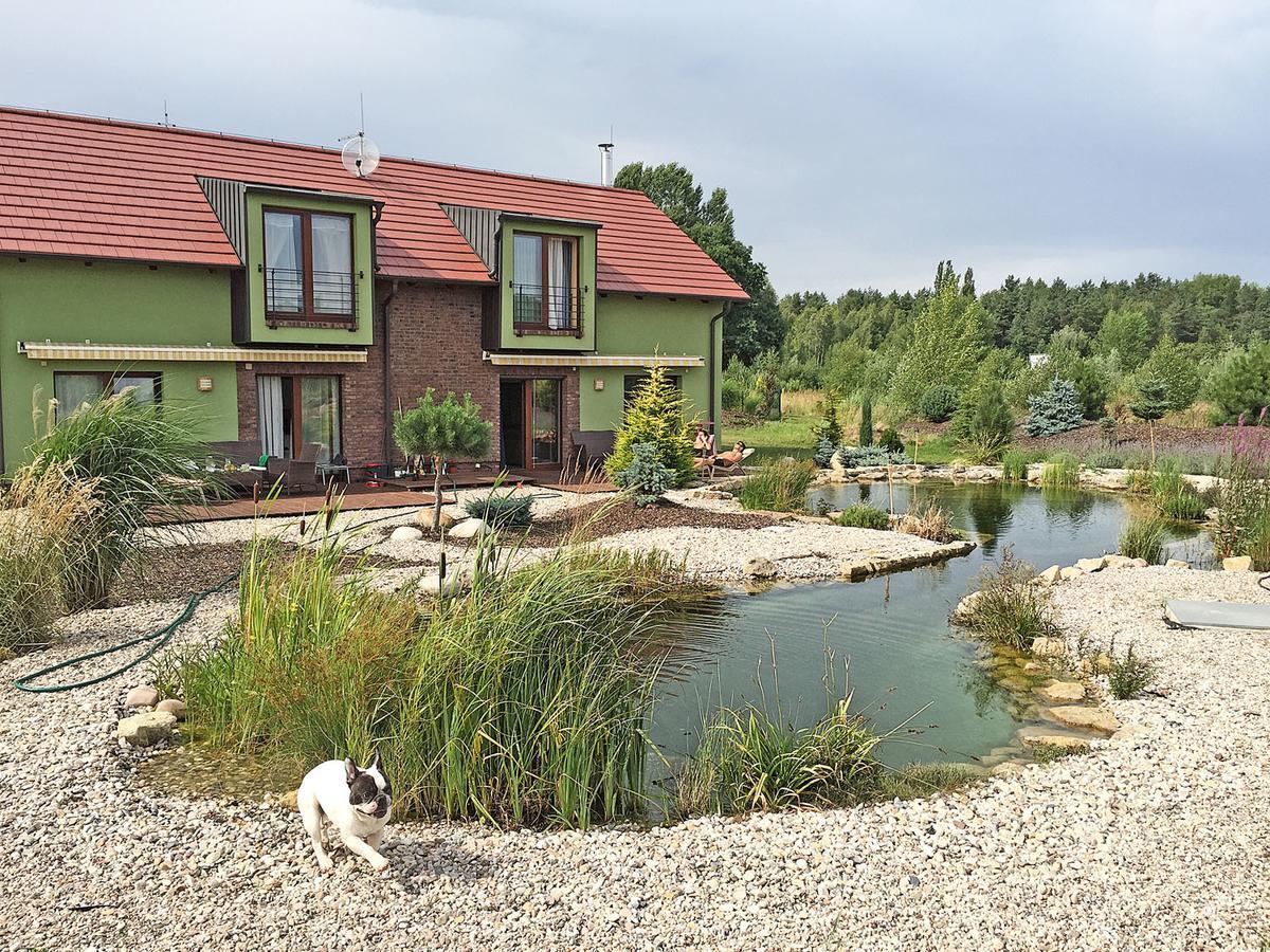 Lake View Apartments Near Golf Resort Kuneticka Hora, Dritec 帕尔杜比采 外观 照片
