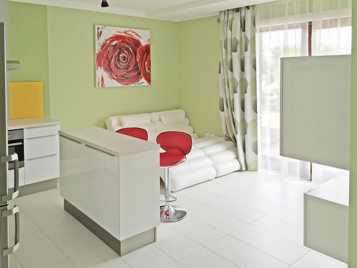 Lake View Apartments Near Golf Resort Kuneticka Hora, Dritec 帕尔杜比采 外观 照片
