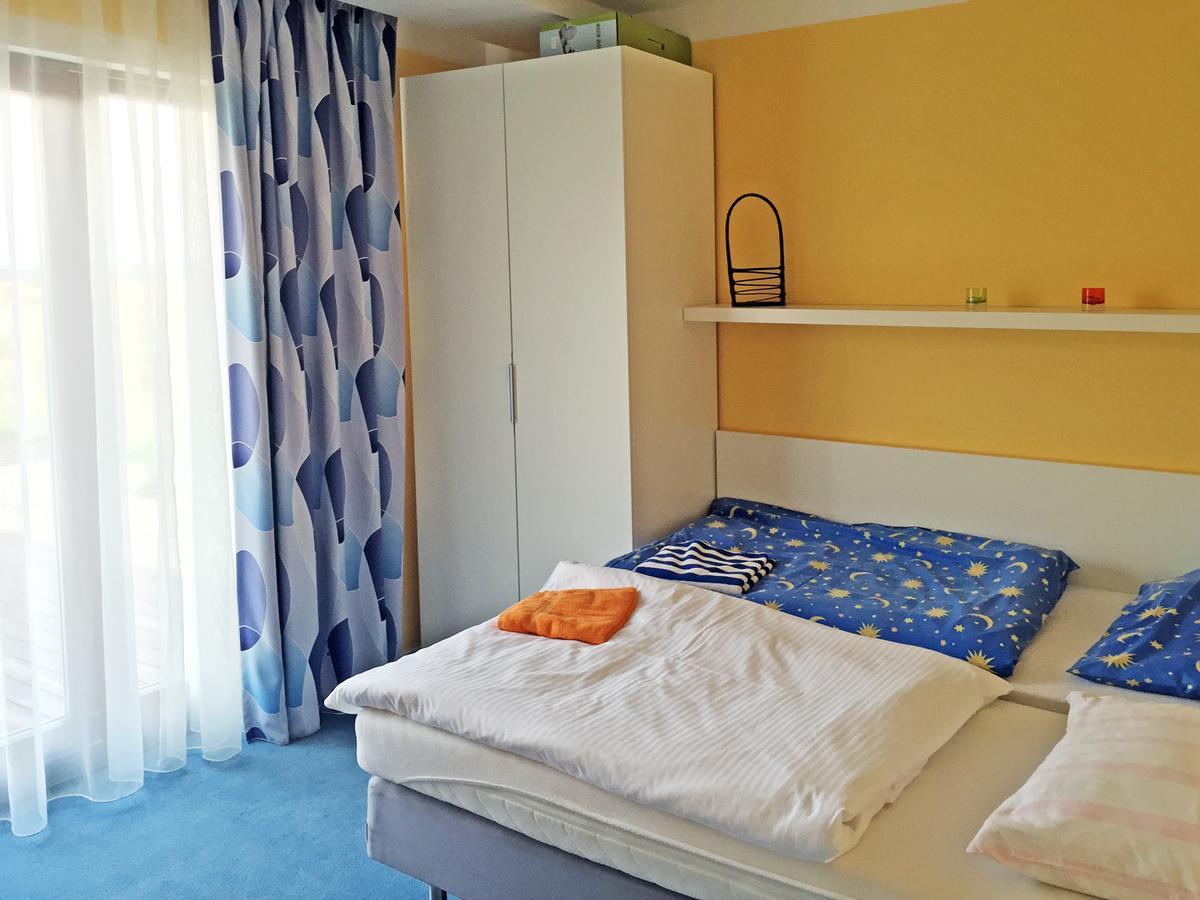 Lake View Apartments Near Golf Resort Kuneticka Hora, Dritec 帕尔杜比采 外观 照片