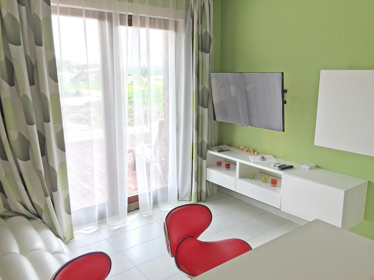 Lake View Apartments Near Golf Resort Kuneticka Hora, Dritec 帕尔杜比采 外观 照片